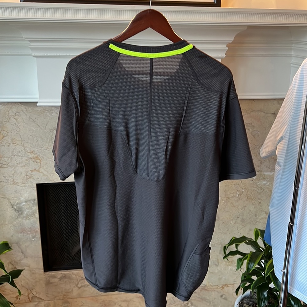 Lululemon Mens XL workout shirt - Picture 2 of 3